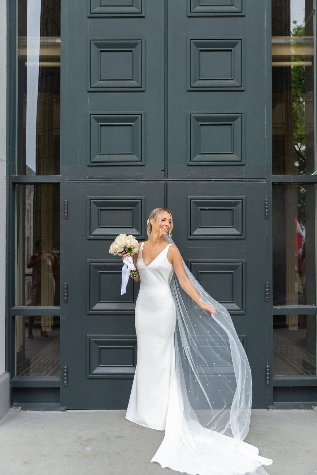 Stunning bride editorial portrait | Old montreal wedding photographer | Luxury Moment photography