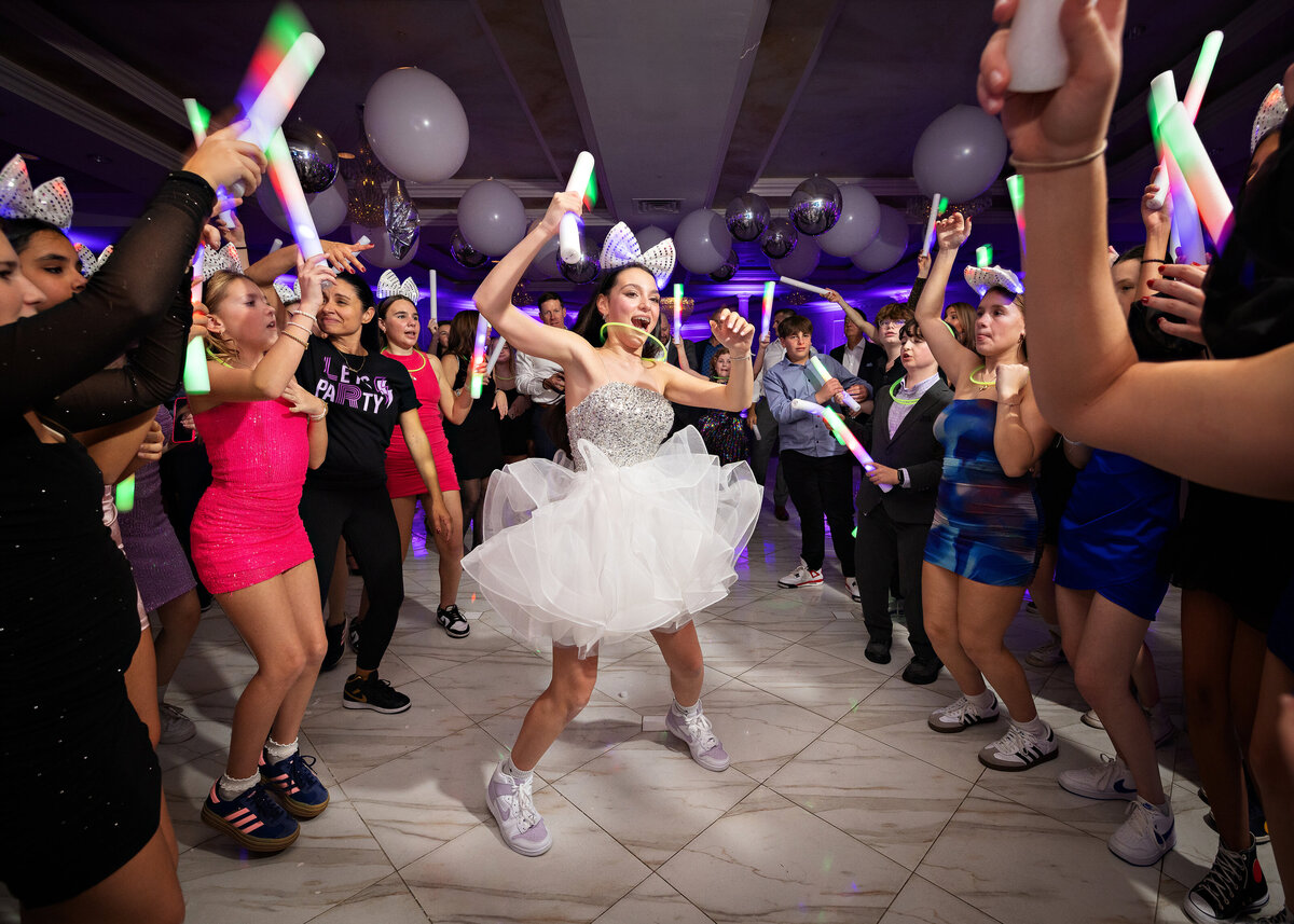 wilshire-grand-hotel-bat-mitzvah-dancing-lightsticks-nj