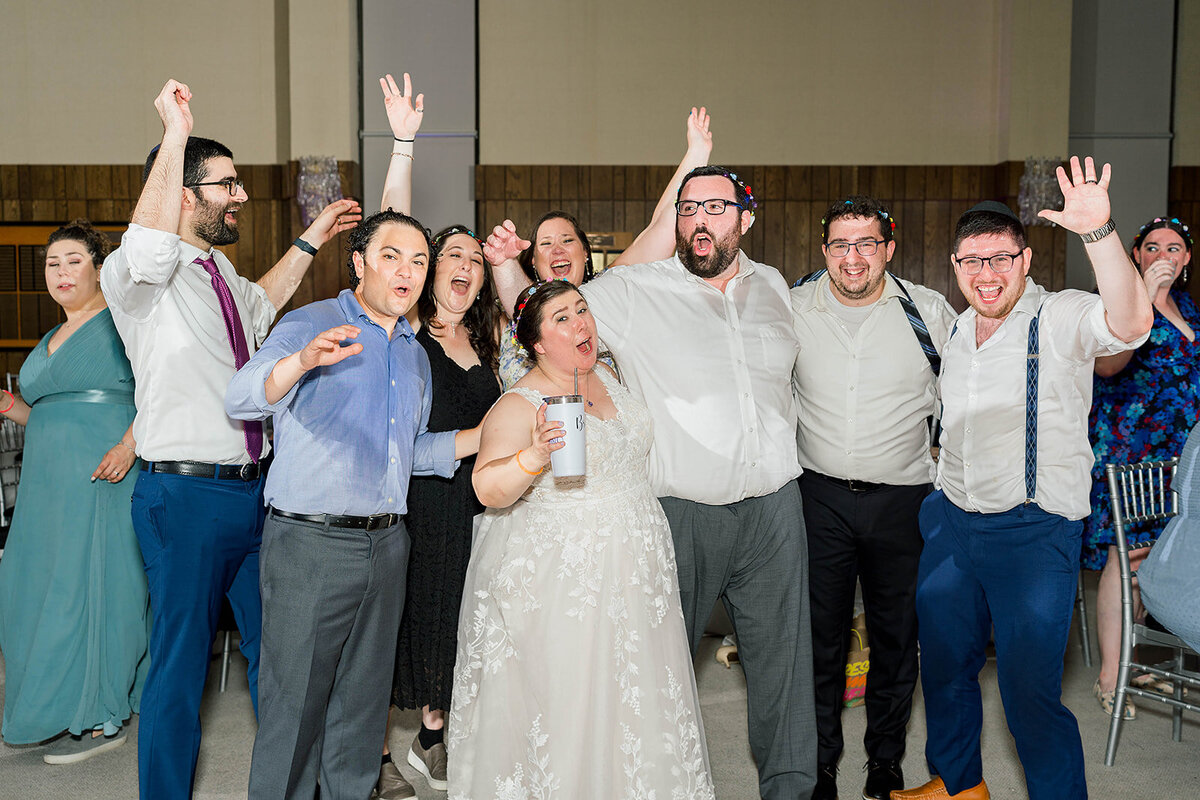 Eliana-Melmed-Photography-Chicago-LosAngeles-Jewish-WeddingPhotography-ElianaSklar-DanceFloor-00402