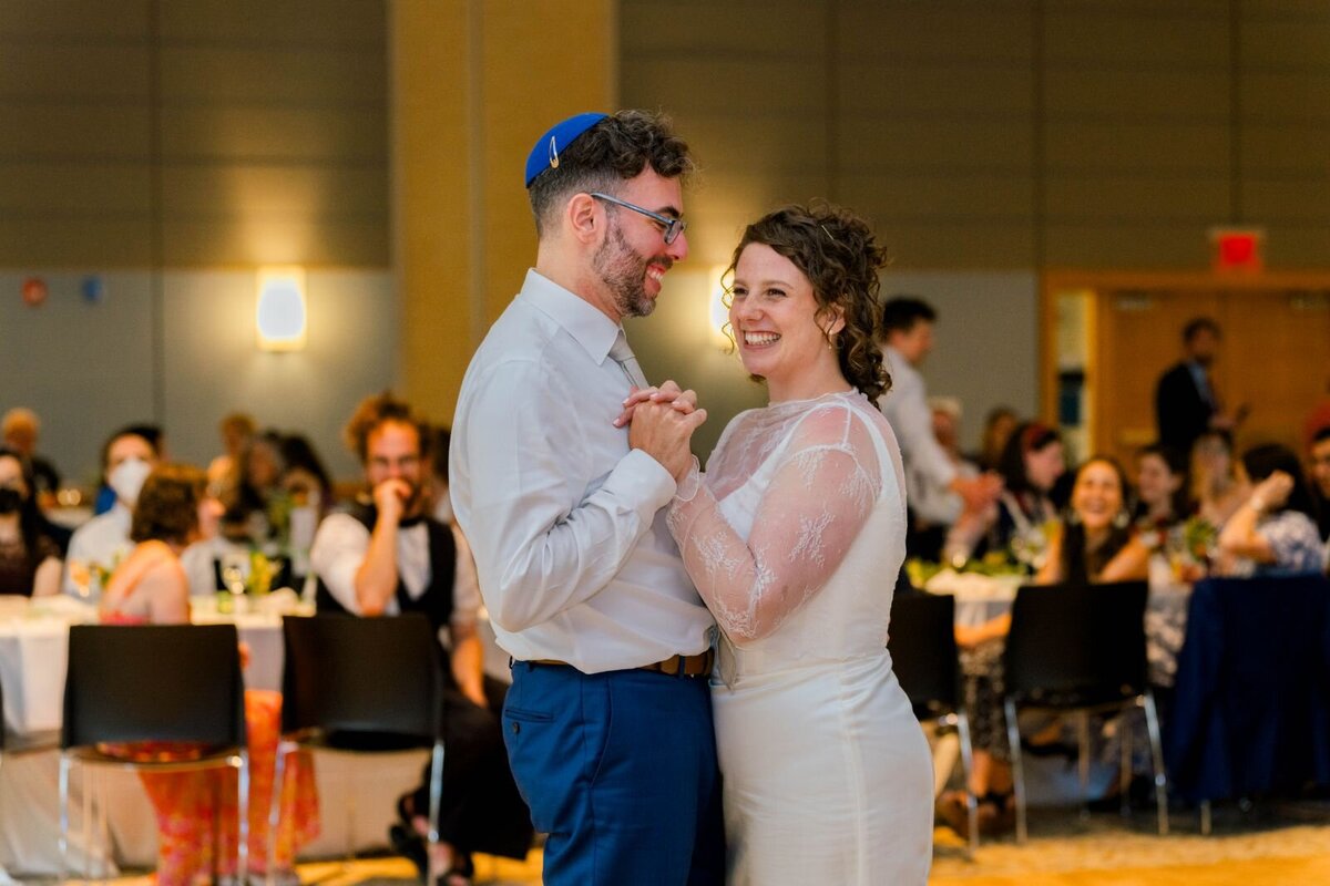 processed_ElianaMelmedPhotography_JewishWeddingPhotographer_ShulaNoah_Dancing-229