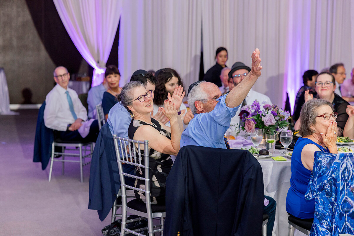 Eliana-Melmed-Photography-Chicago-LosAngeles-Jewish-WeddingPhotography-ElianaSklar-DanceFloor-00043