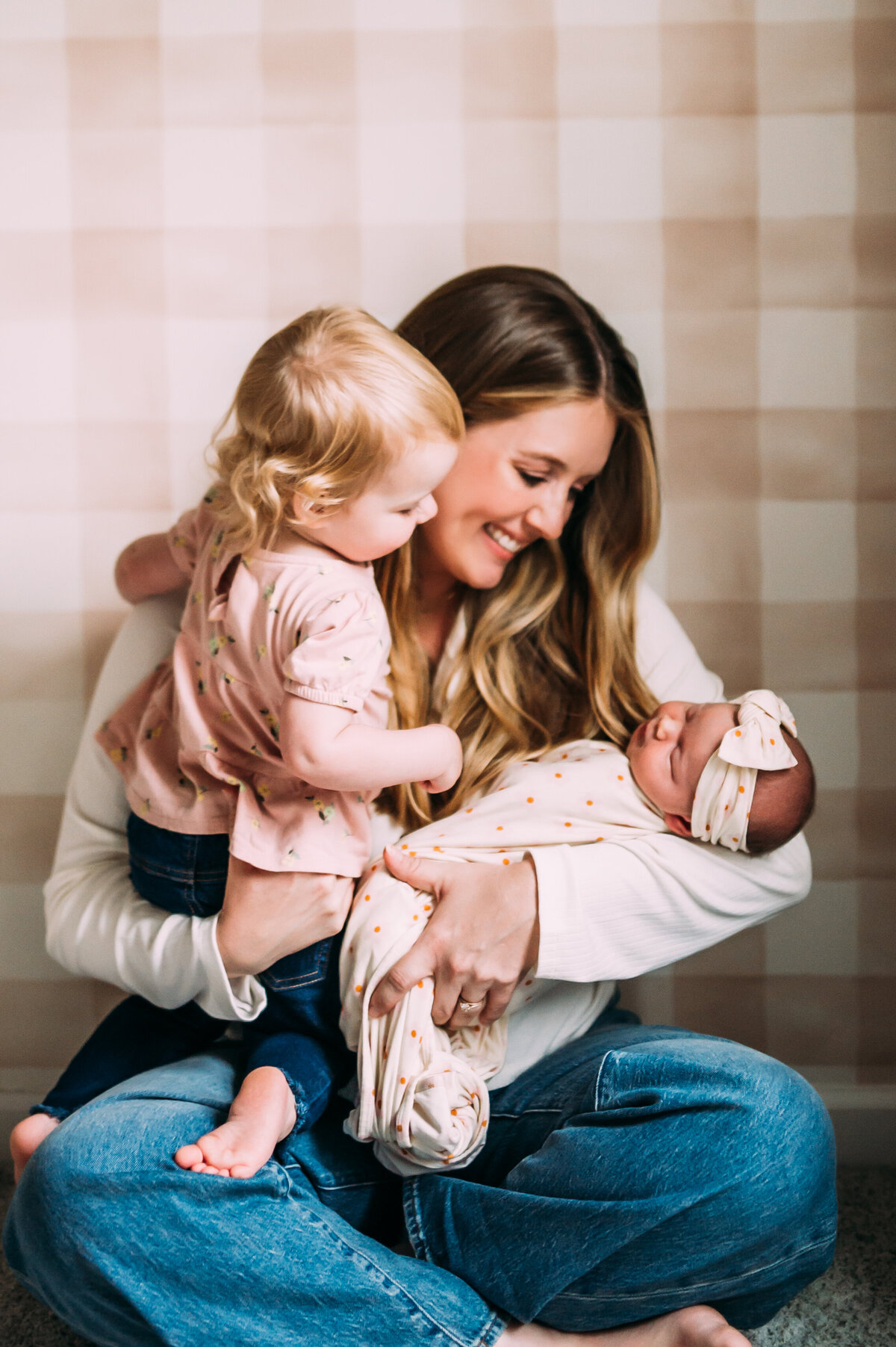 mom with toddler girl and newborn girl candid lifestyle family photos