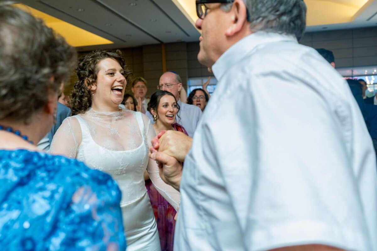Eliana-Melmed-Photography-Chicago-LosAngeles-Jewish-WeddingPhotography-ShulaNoah-Simcha-Dancing-00158