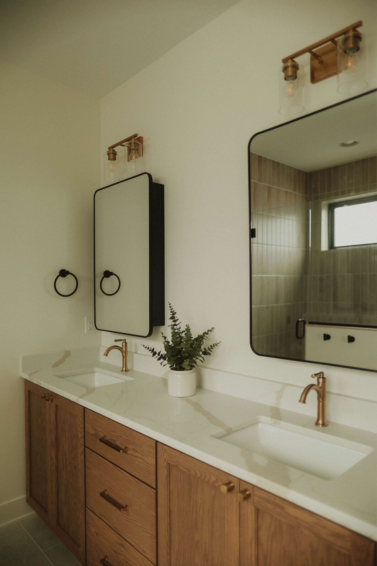65-Bathroom-Waukee-Central-Iowa-Custom-Home-JRL-Builders-3F1A4851