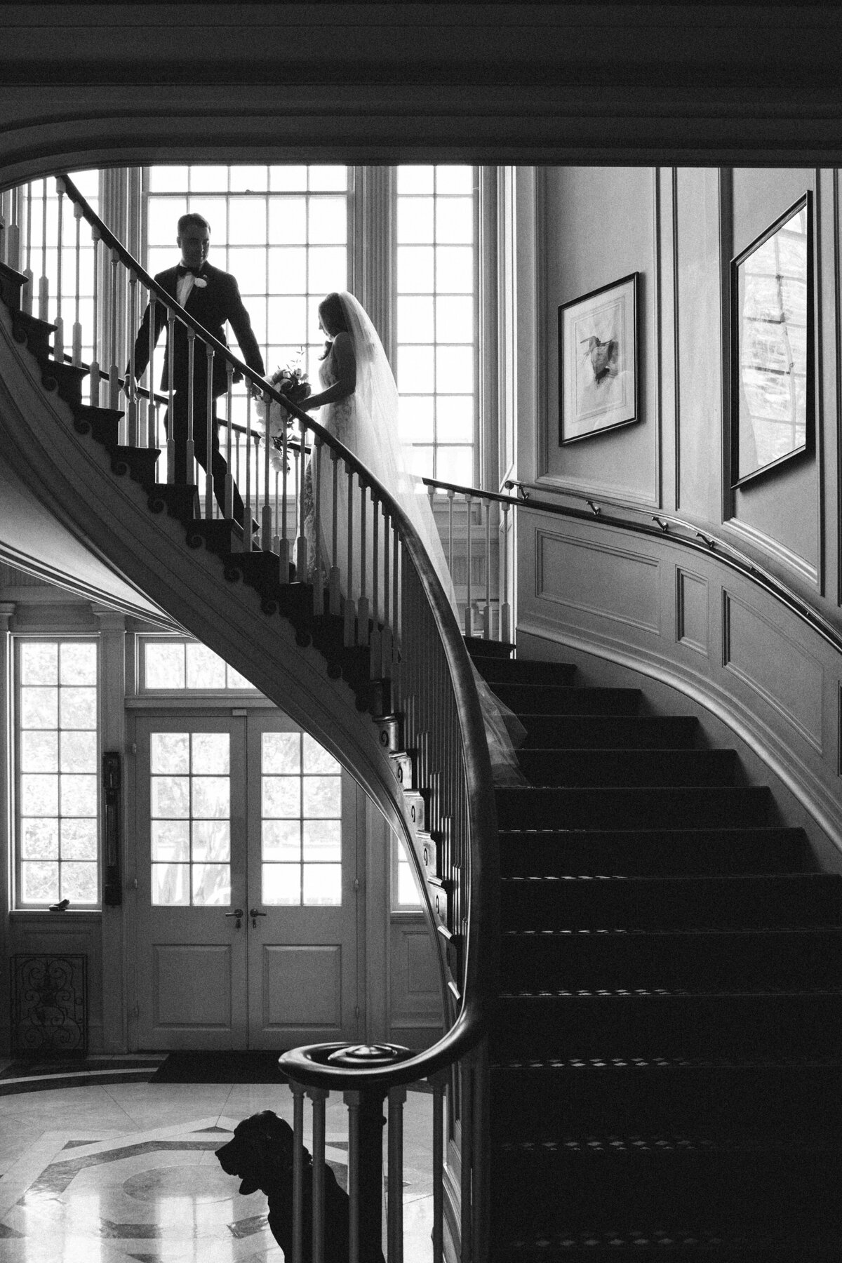 bride-groom-walk-up-curved-staircase-190