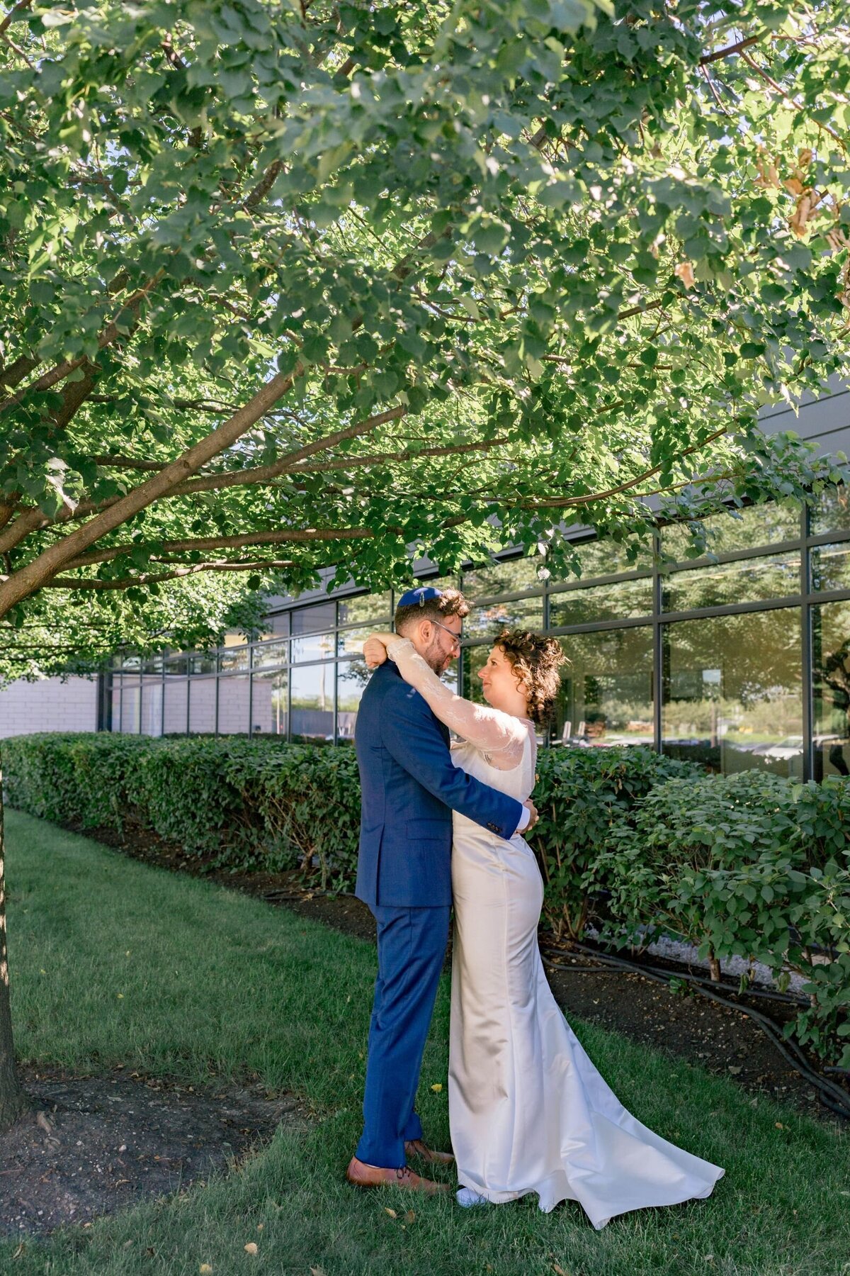 Eliana-Melmed-Photography-Chicago-LosAngeles-Jewish-WeddingPhotography-ShulaNoah-CouplesPortraits-00004