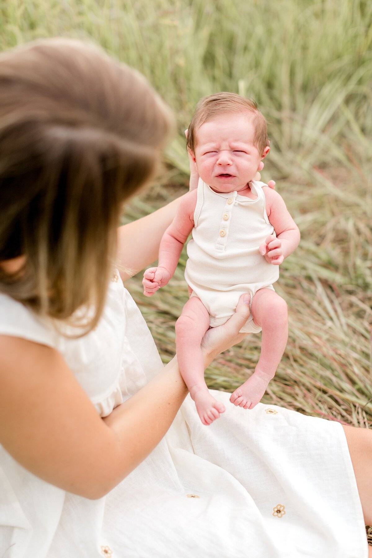 alexandra-robyn-baby-photos-one-week-boy-field-family_0012
