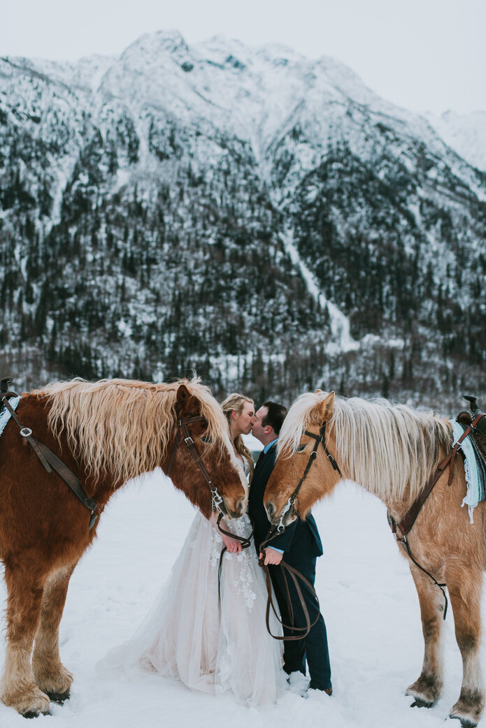 alaska-horse-adventures-horse-elopement-donna-marie-photography8
