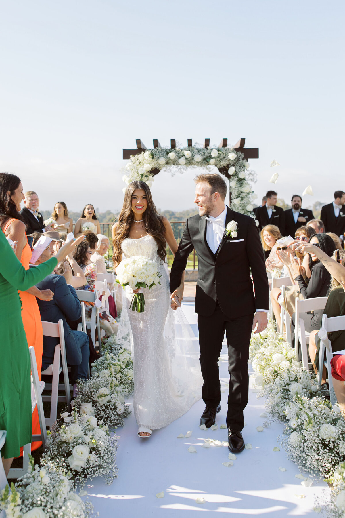 palos-verdes-golf-club-wedding-photographer-couple-walking