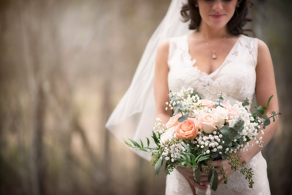 bridal_portrait_beautiful_bouquet