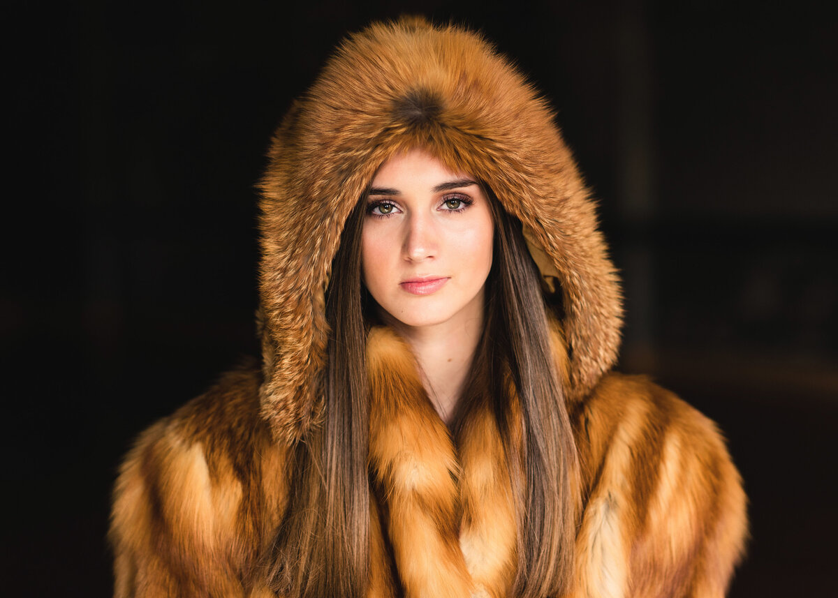 Des-Moines-Iowa-Senior-Photographer-Theresa-Schumacher-Photography-Girl-Studio-Fur-Coat