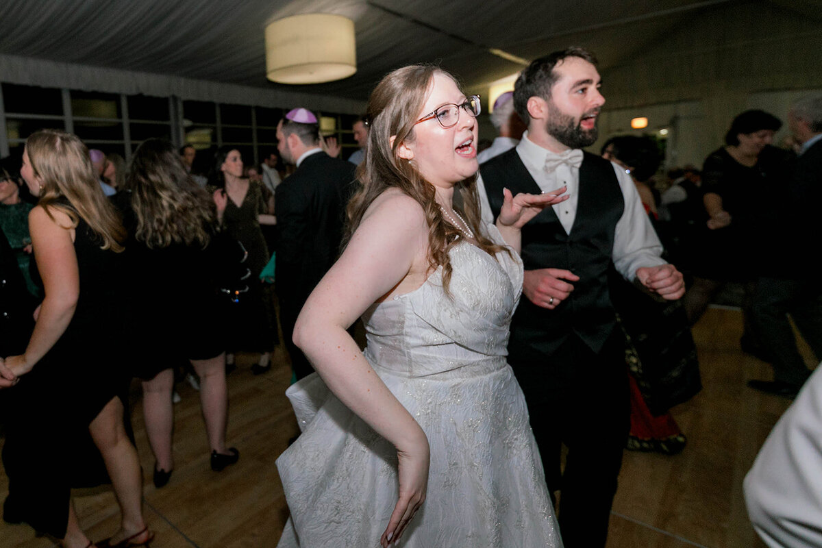 Eliana-Melmed-Photography-Chicago-LosAngeles-Jewish-WeddingPhotography-Dancefloor-00178