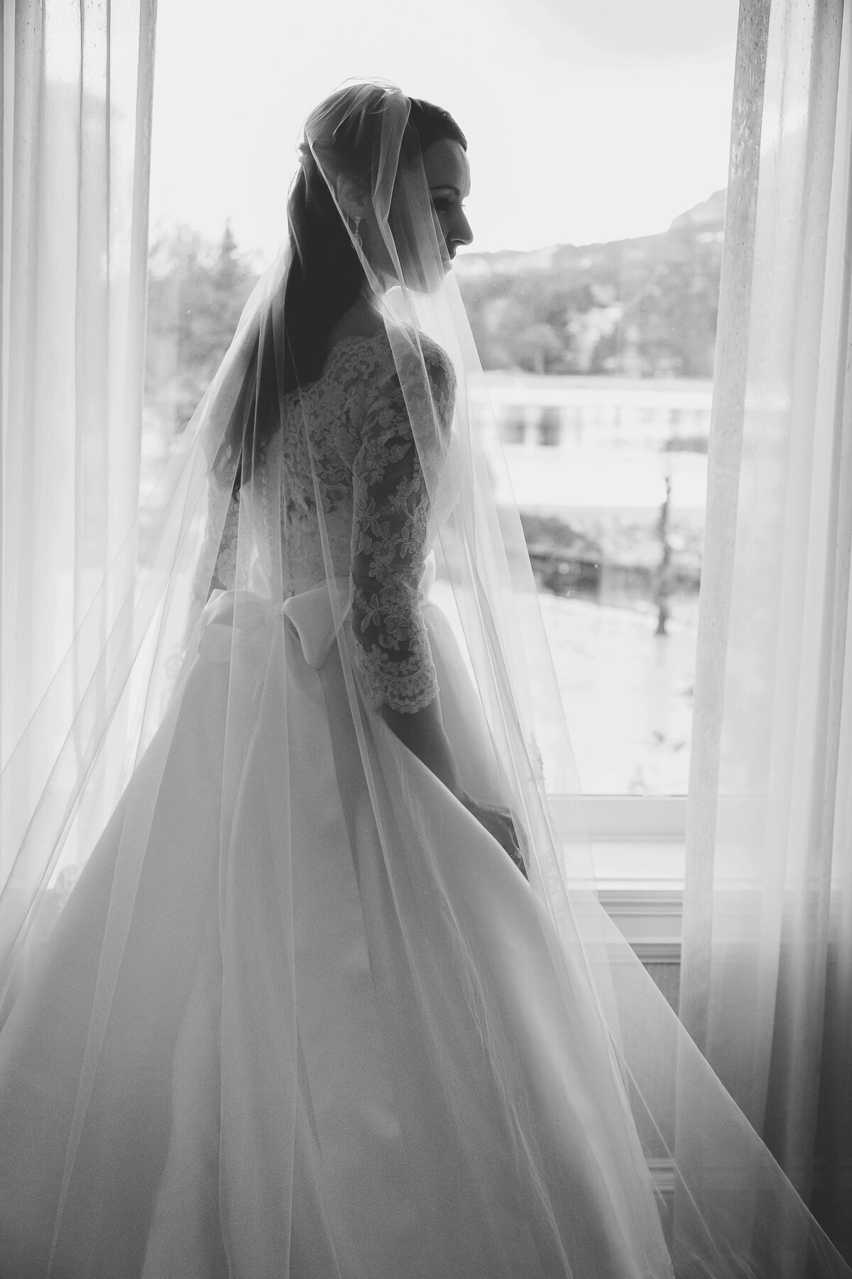 Classic Photo of a Bride at the Broadmoor