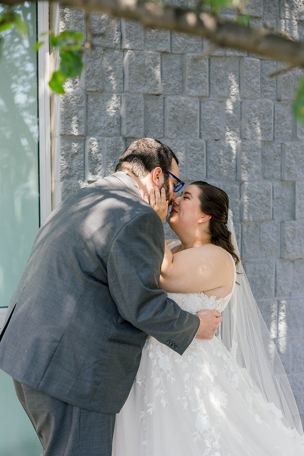 Eliana-Melmed-Photography-Chicago-LosAngeles-Jewish-WeddingPhotography-ElianaSklar-FirstLook-00111