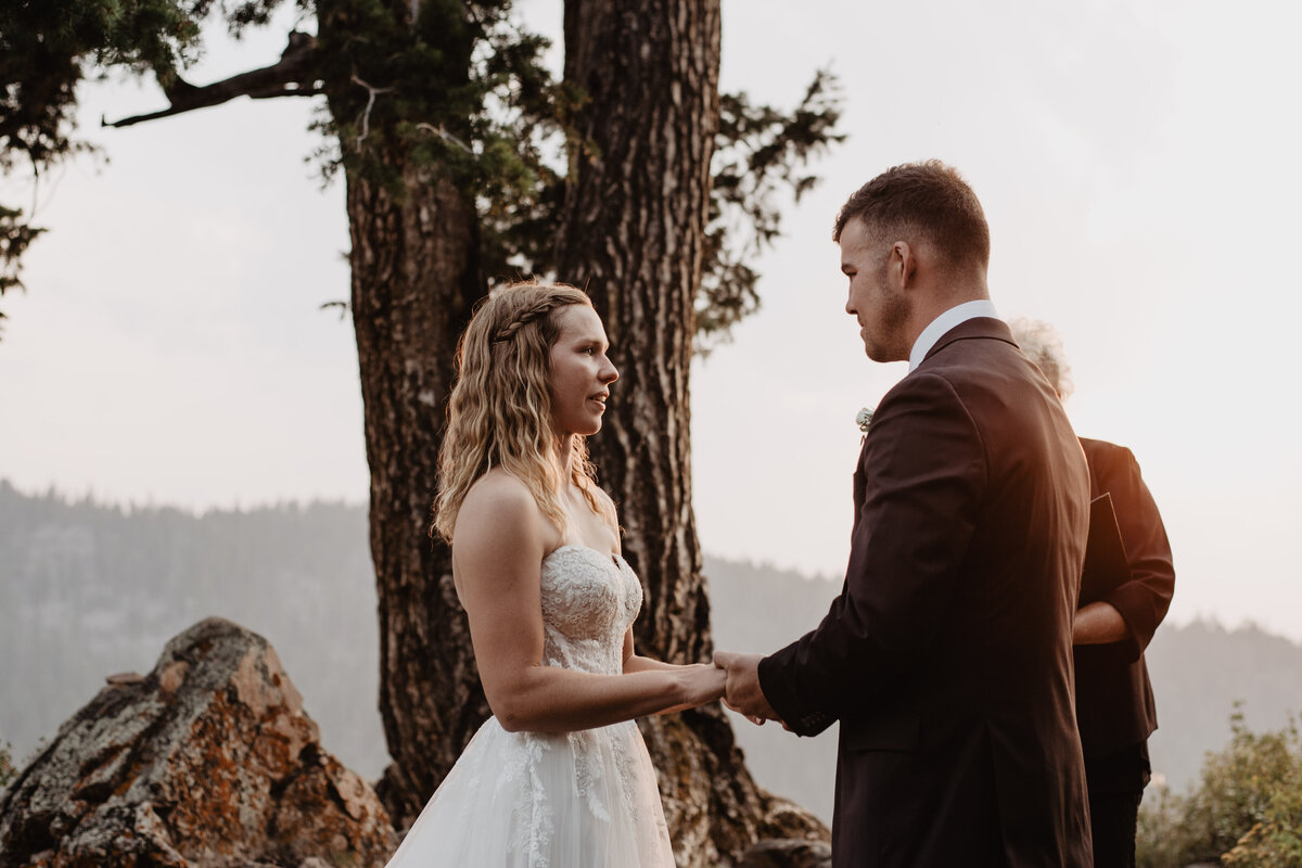 Jackson Hole Photographers capture groom reading vows