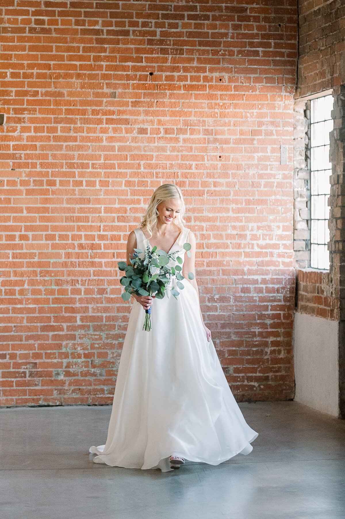 Warehouse-215-wedding-by-Leslie-Ann-Photography-00029
