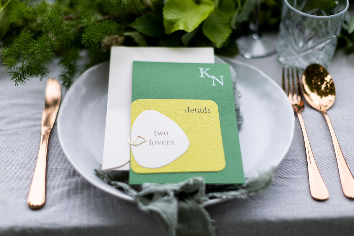 Green-grass-wedding-invitation-suite