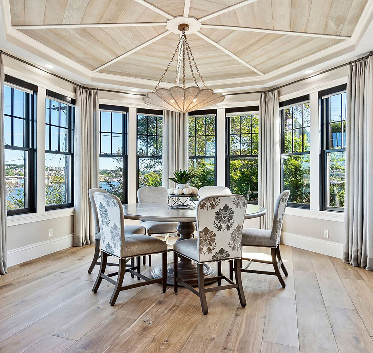 003-wood-panel-ceiling-round-dining