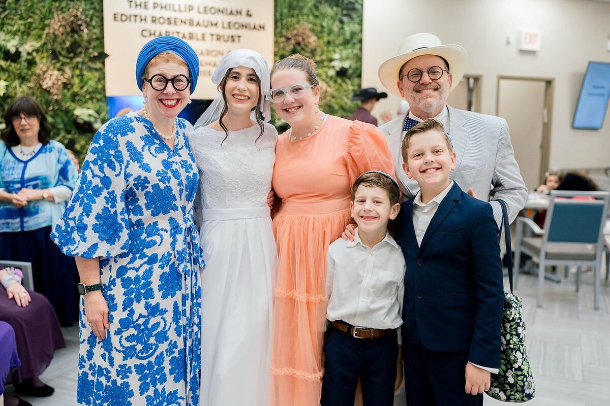 Eliana-Melmed-Photography-Chicago-LosAngeles-Jewish-WeddingPhotographer-CarmiKalman-KabbalatPanim-00035