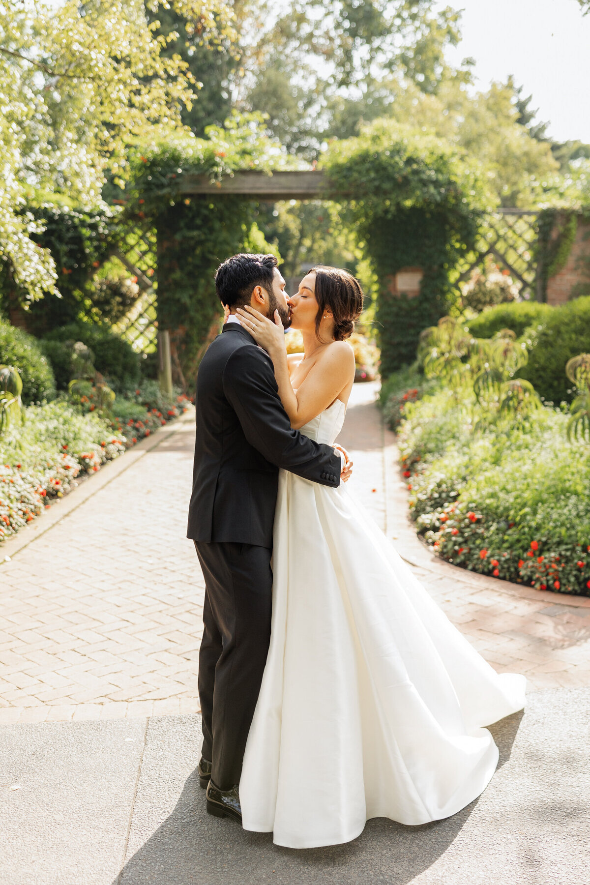 chicago-botanic-garden-wedding-summer-alex-ferreri--29
