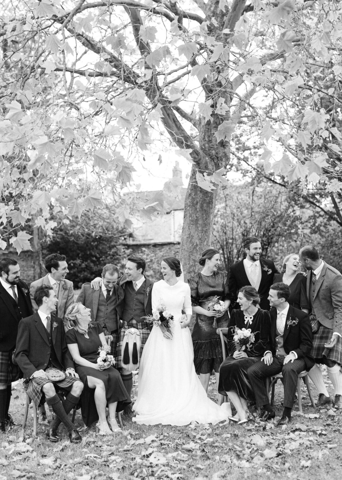 chloe-winstanley-wedding-oxford-gsp-bridal-party-black-white