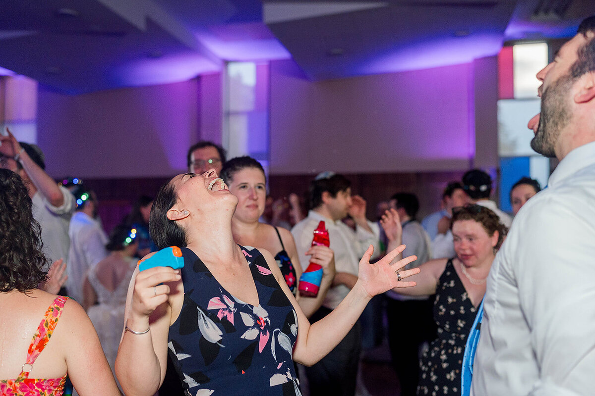 Eliana-Melmed-Photography-Chicago-LosAngeles-Jewish-WeddingPhotography-ElianaSklar-DanceFloor-00137