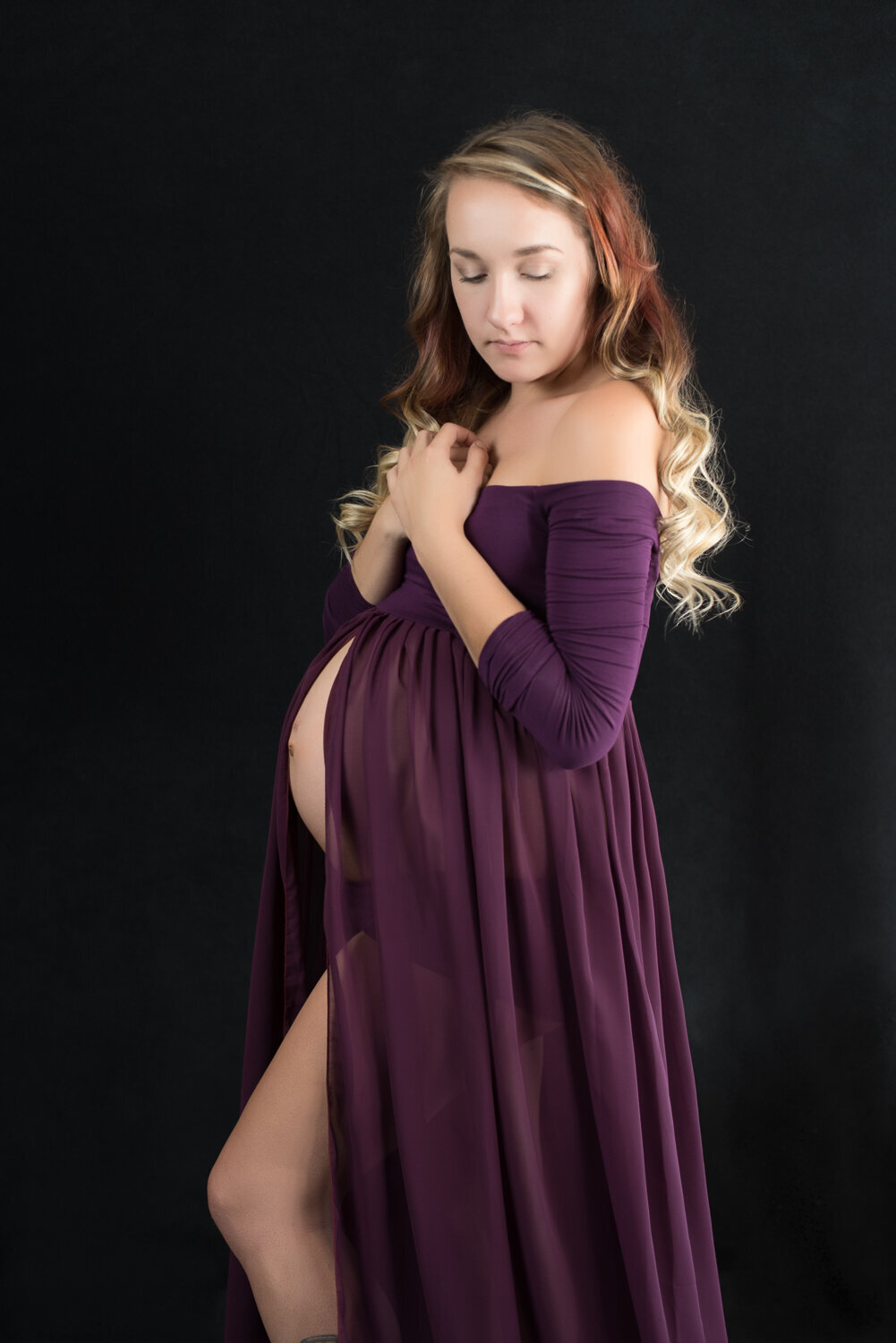 Maternity-Indoor-Photography-Gown