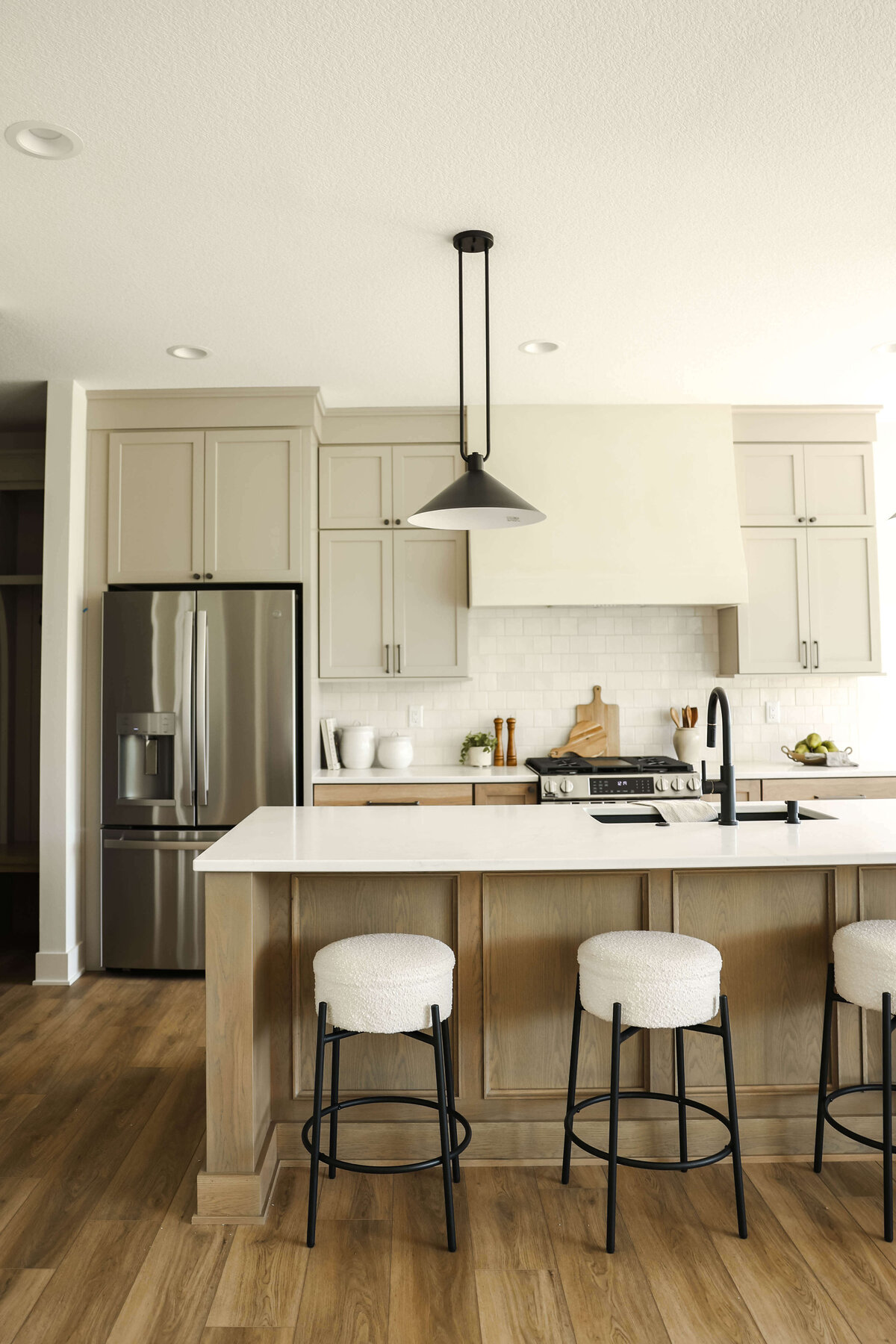 5306-Kitchen-Urbandale-Central-Iowa-Custom-Home-JRL-Builders-3F1A2609