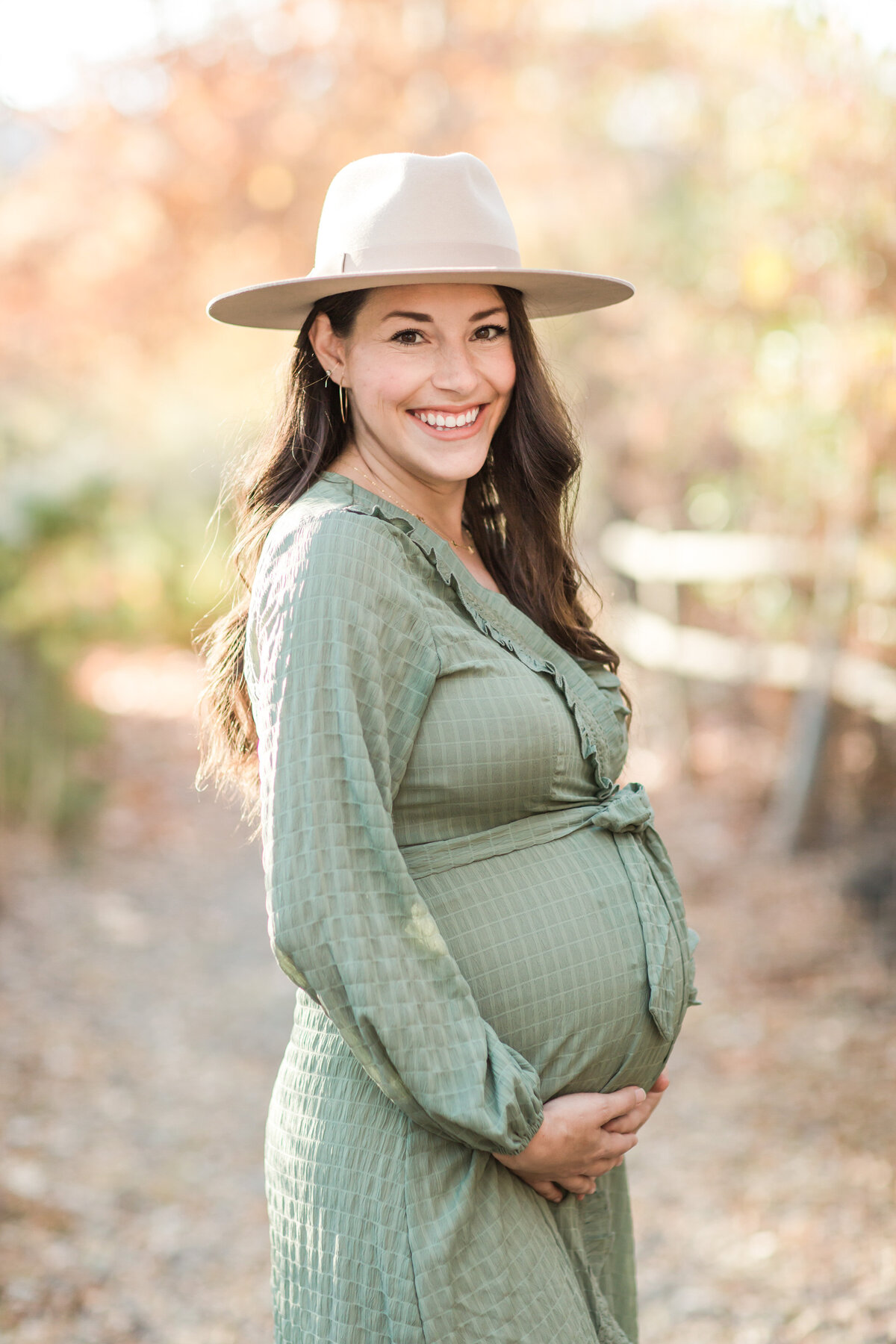 maternity-photography-san-diego-mother-in-hat
