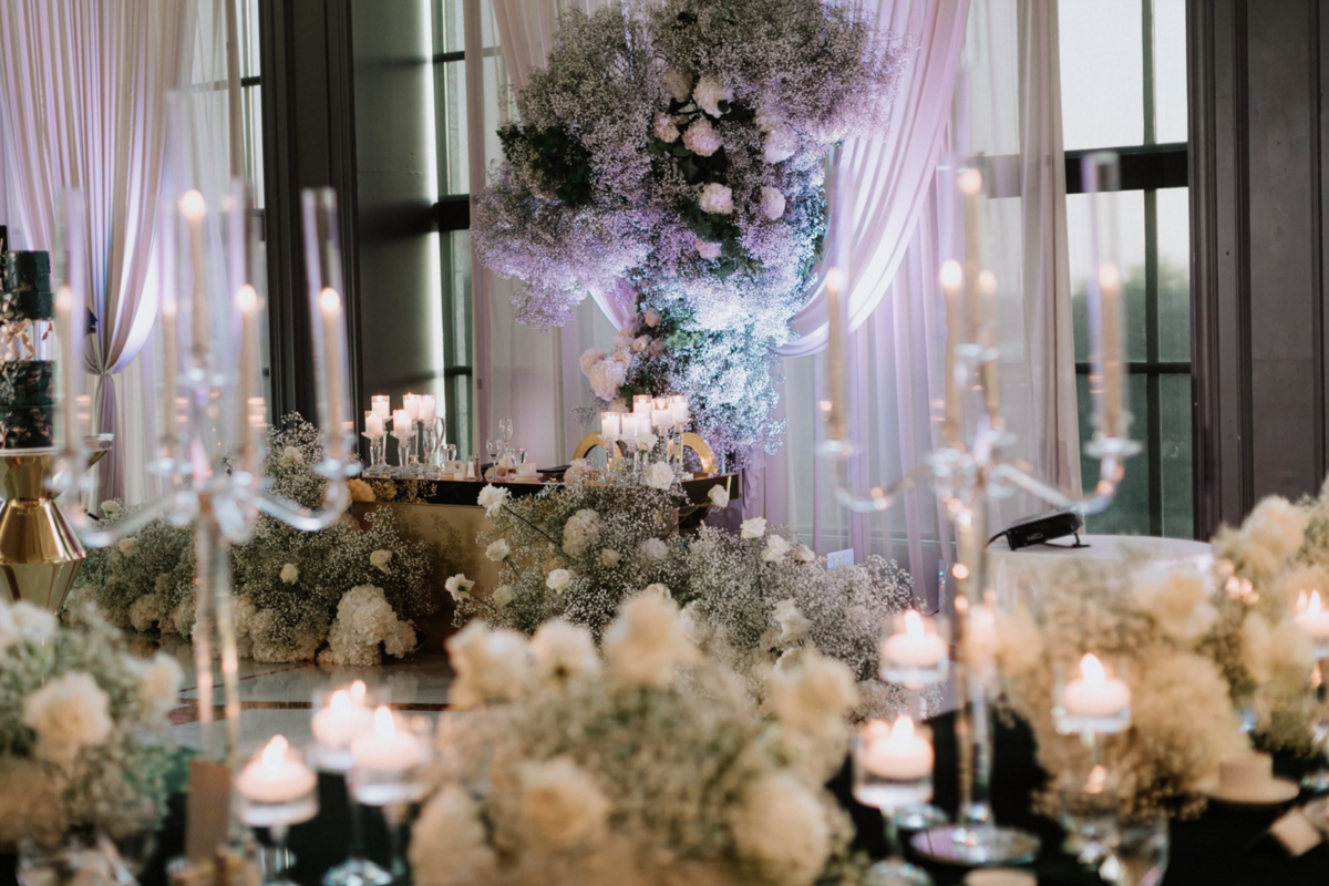 wedding-reception-green-babysbreath-ivory-roses-candelabras-3