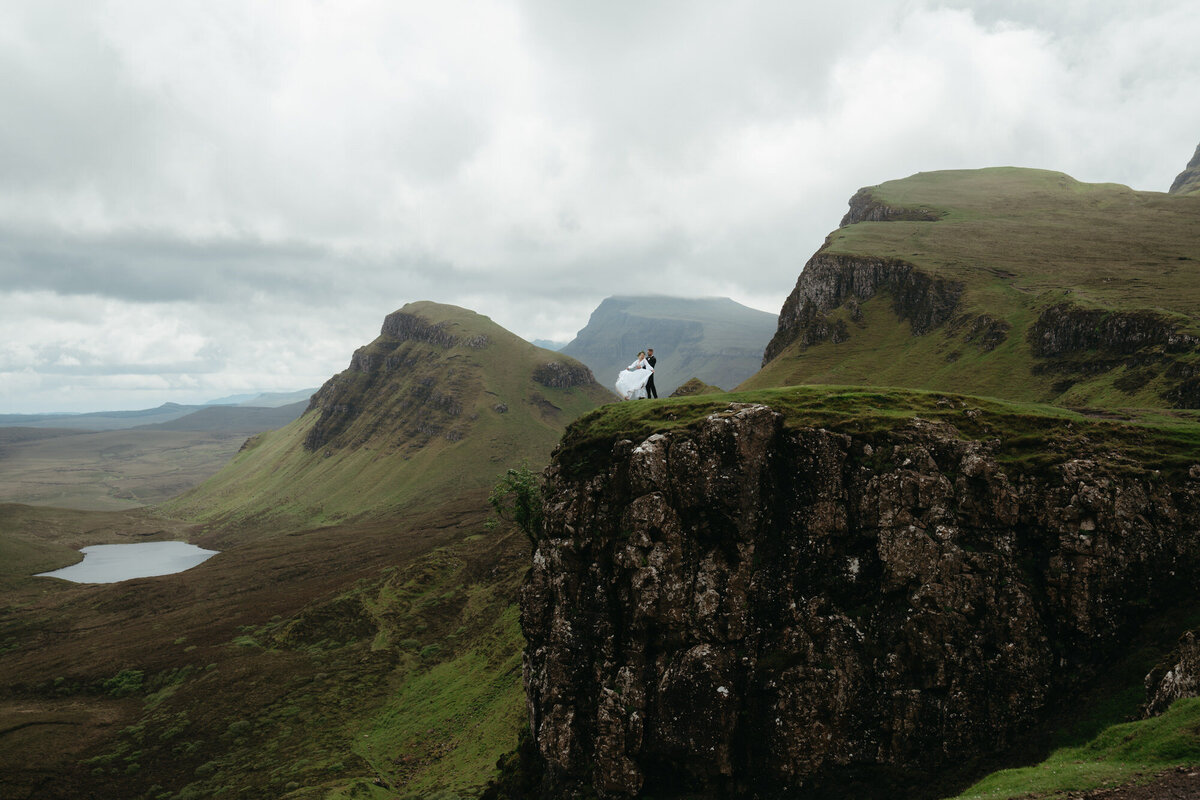the_chaffins_international_destination_wedding_elopement_photographers_sammie_chaffin_micah_editorial_adventure_photos_travel_isle_of_skye_scotland_22