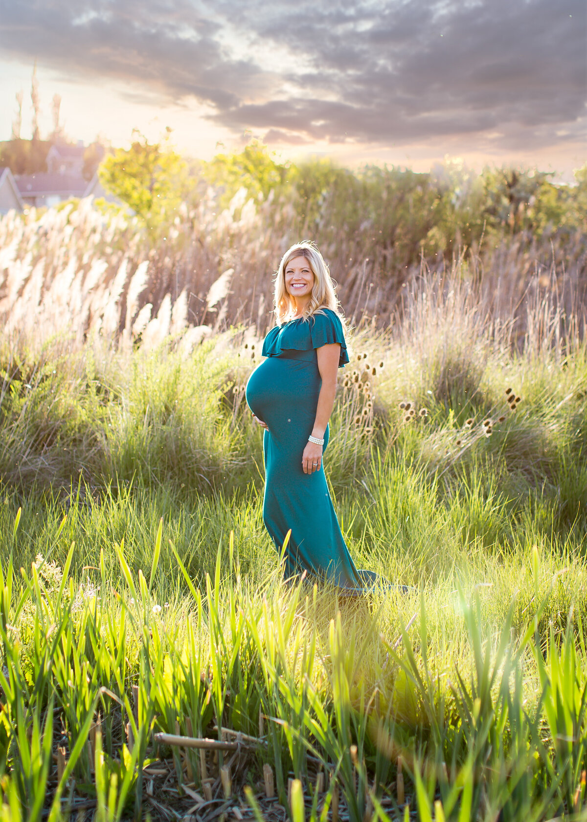 Stunning outdoor maternity photo in Utah.