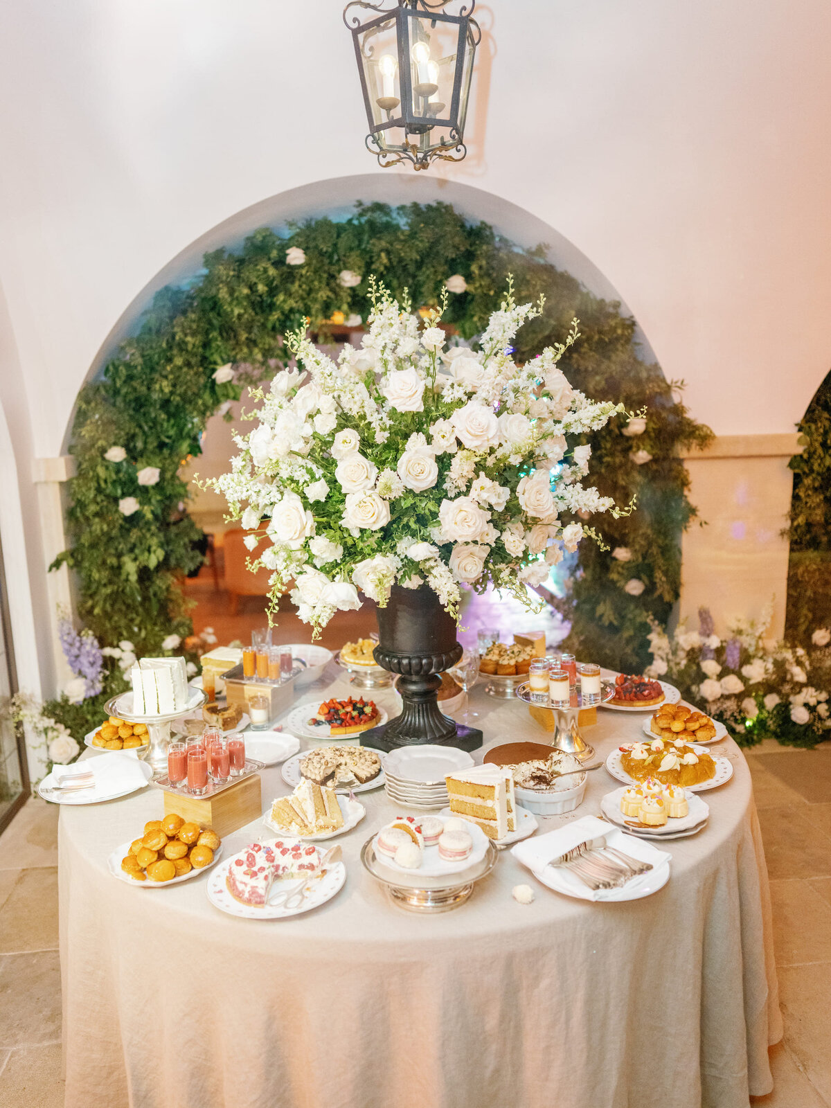 Desserts-table-flowers
