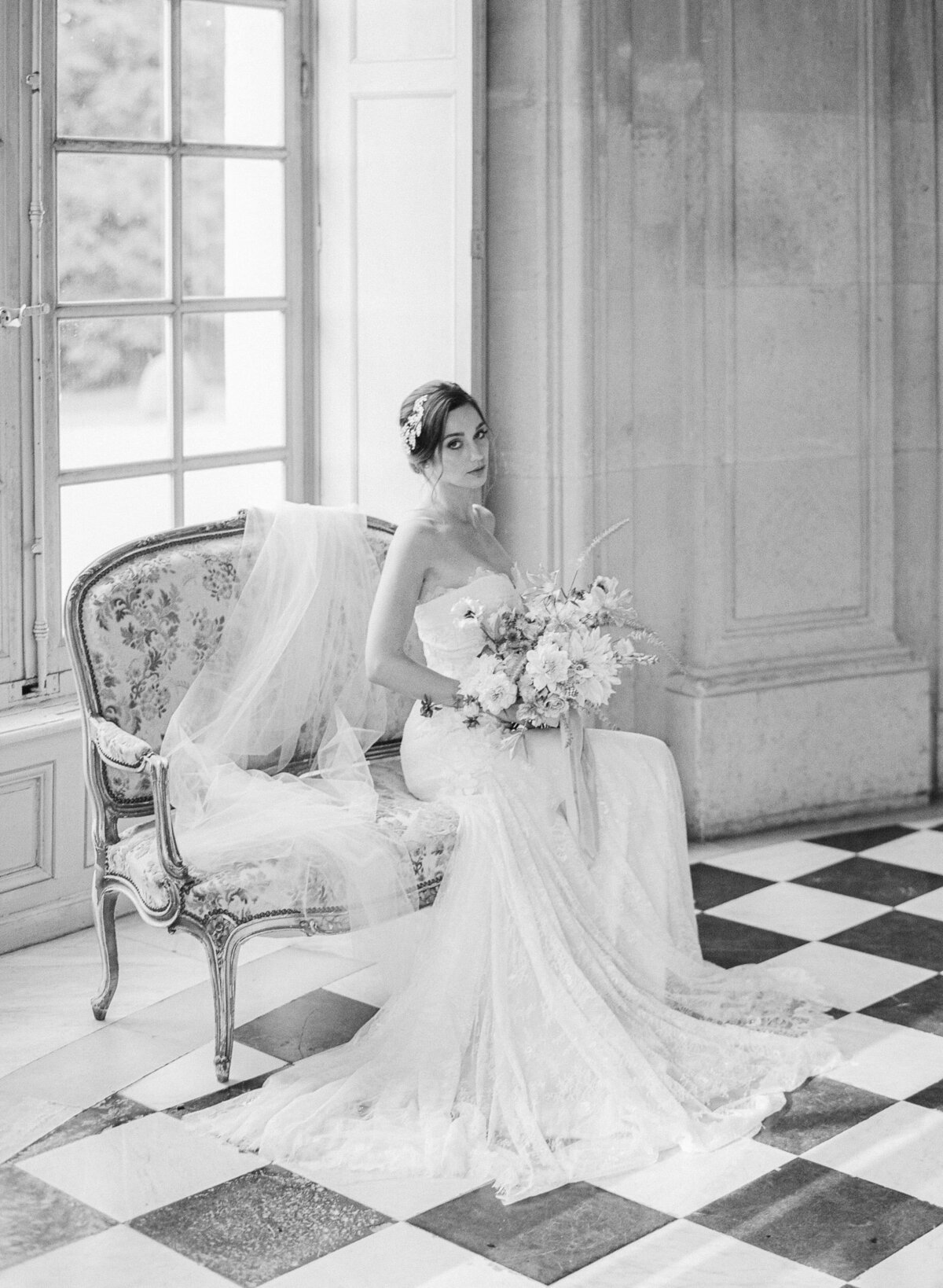 Alexandra-Vonk-wedding-chateau-de-champlatreux-France-21