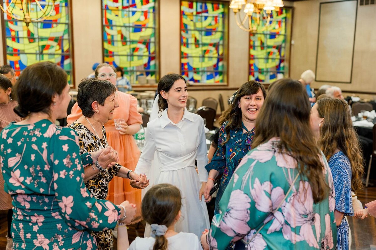 Eliana-Melmed-Photography-Chicago-LosAngeles-Jewish-WeddingPhotographer-CarmiKalman-WomensDancing-00093