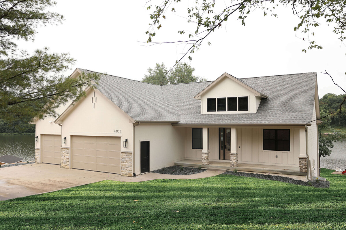 4108-Exterior-Panora-Central-Iowa-Custom-Home-JRL-Builders-E23A9274