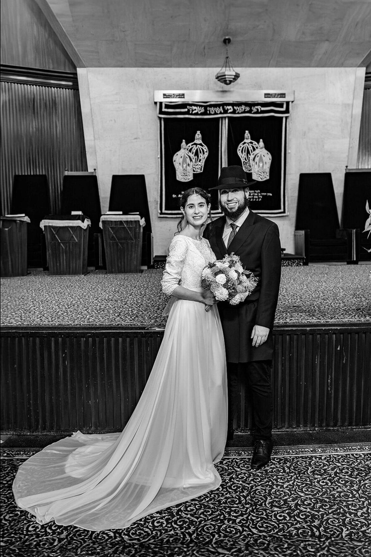 Eliana-Melmed-Photography-Chicago-LosAngeles-Jewish-WeddingPhotographer-CarmiKalman-CouplesPortraits-00019