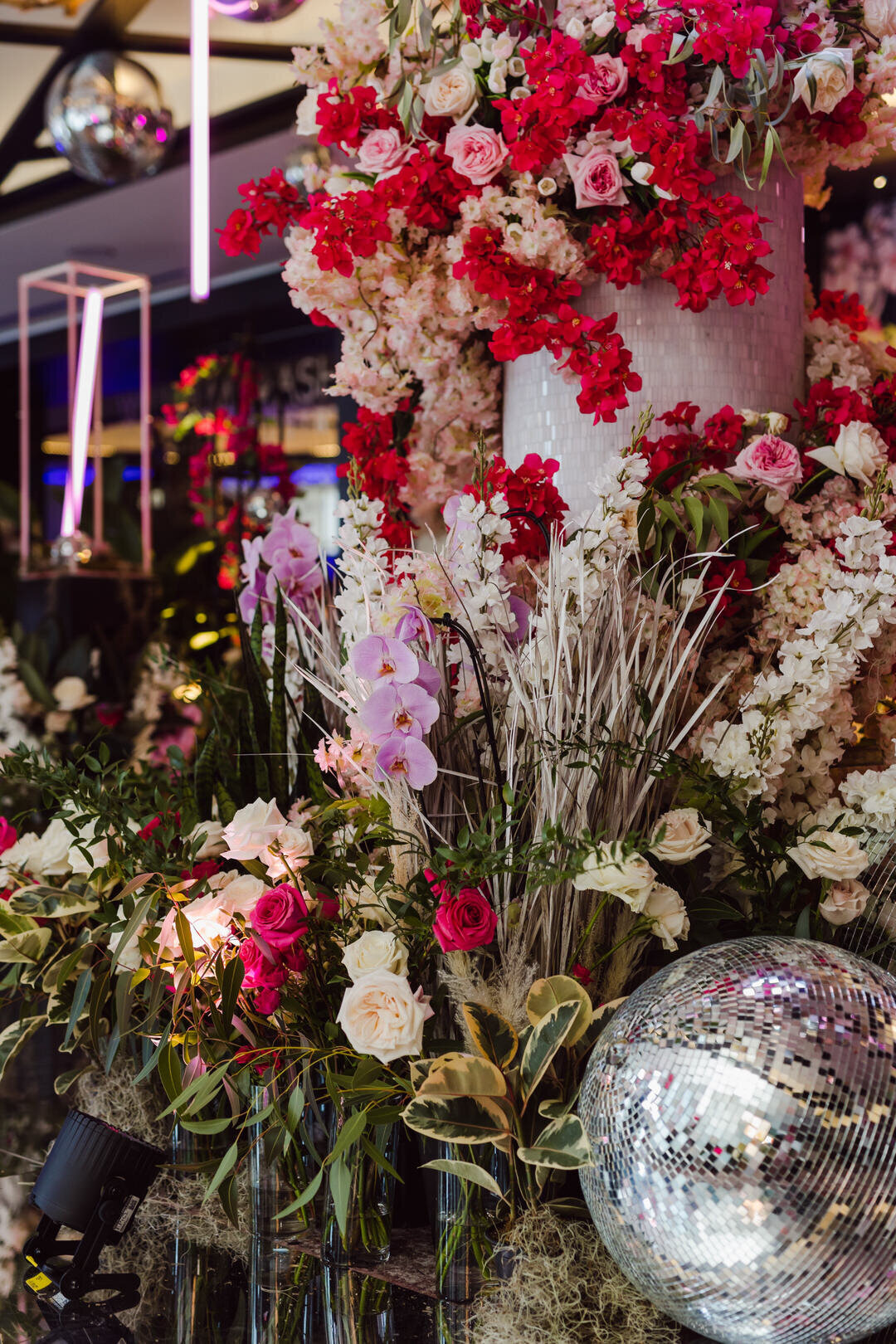 Neon Dream in Bloom Photo Experience at The 2023 WedLuxe Show Toronto photos by Purple Tree Photography19