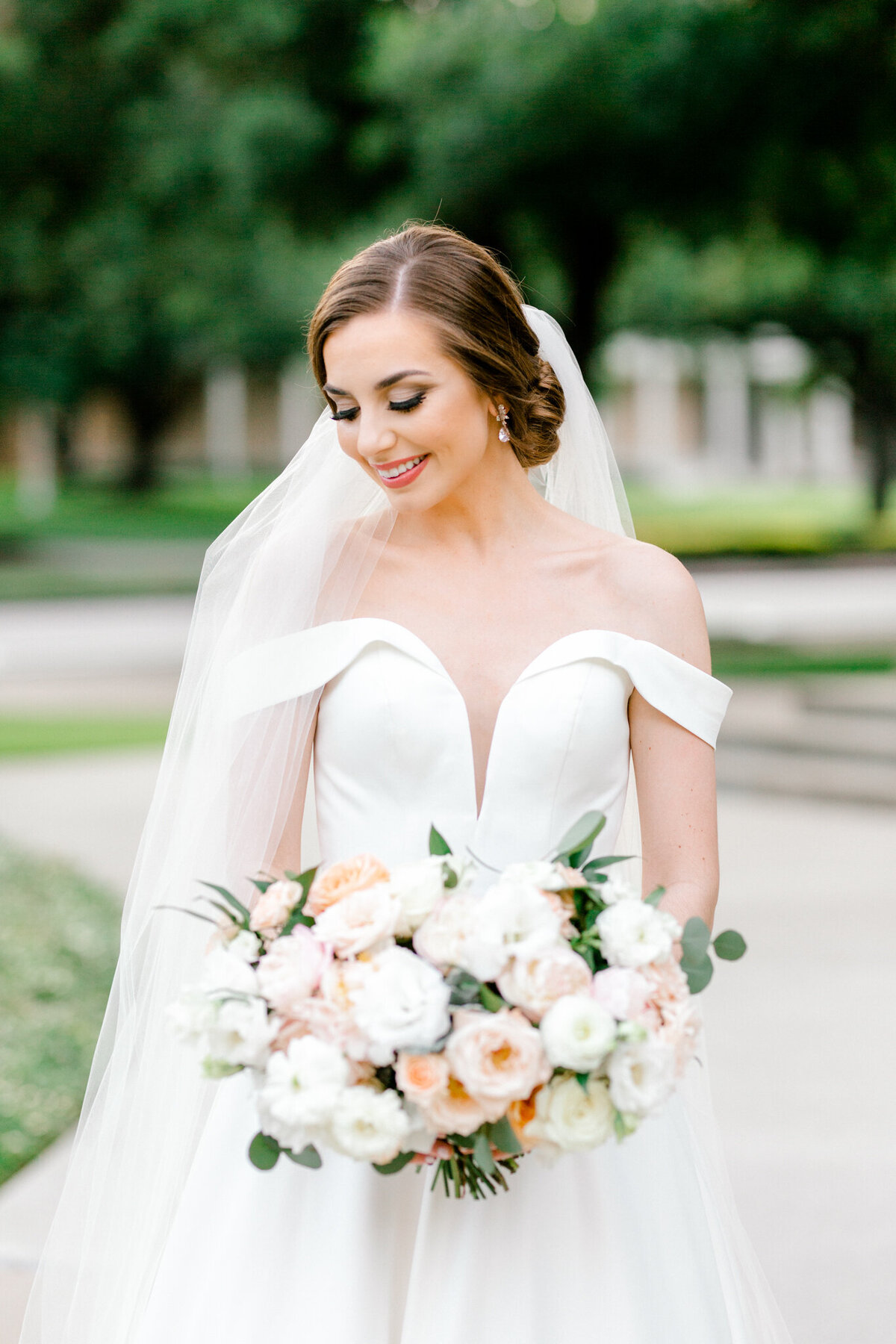 Lexi Broughton Bridal Portraits at TCU Robert Carr Chapel Fort Worth, Texas | Sami Kathryn Photography | Dallas DFW Wedding Photographer | R. Love Floral Blush and Peach Bouquet-45
