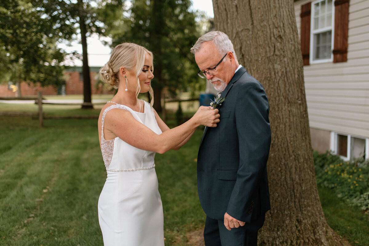 bride helping dad with his boutonnière