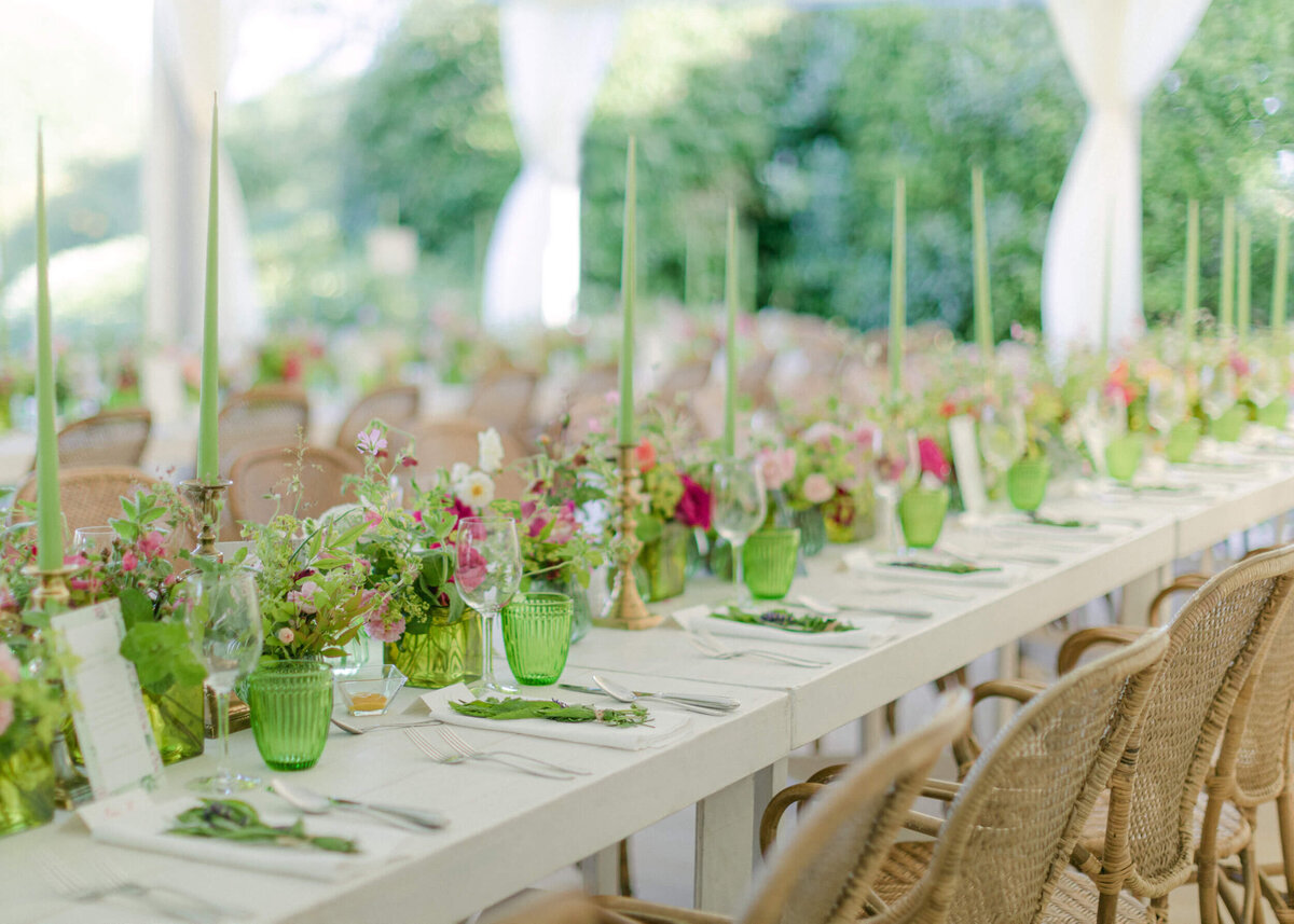 chloe-winstanley-weddings-tablescape-green-white-albion-parties-rob-van-helden