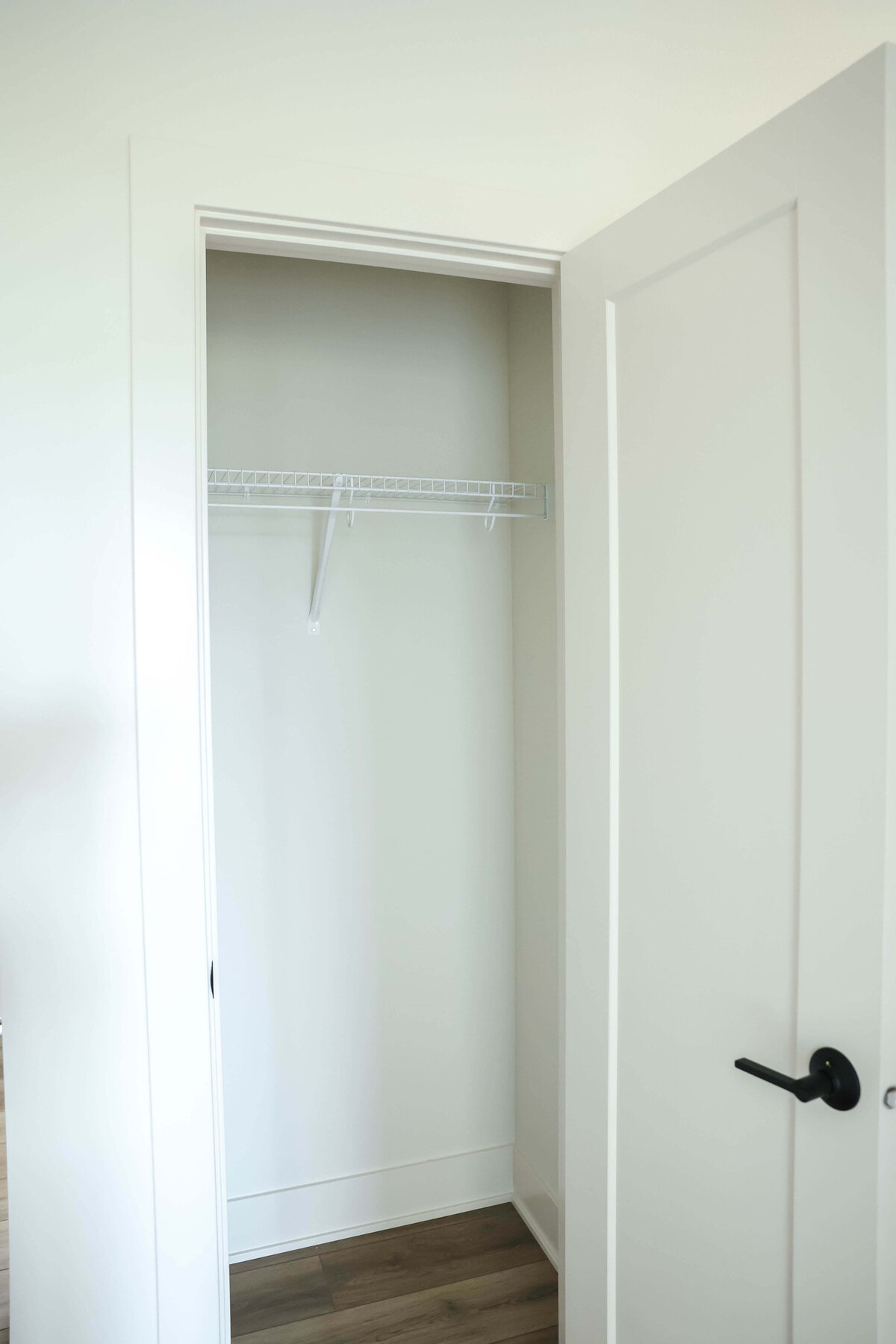 5306-Closet-Urbandale-Central-Iowa-Custom-Home-JRL-Builders-3F1A2704