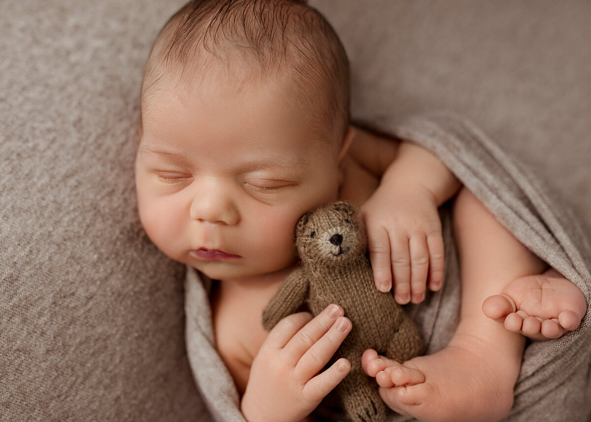 Edmonton Newborn Photographer Kelsie Kelly 2025 West Edmonton Studio (24)
