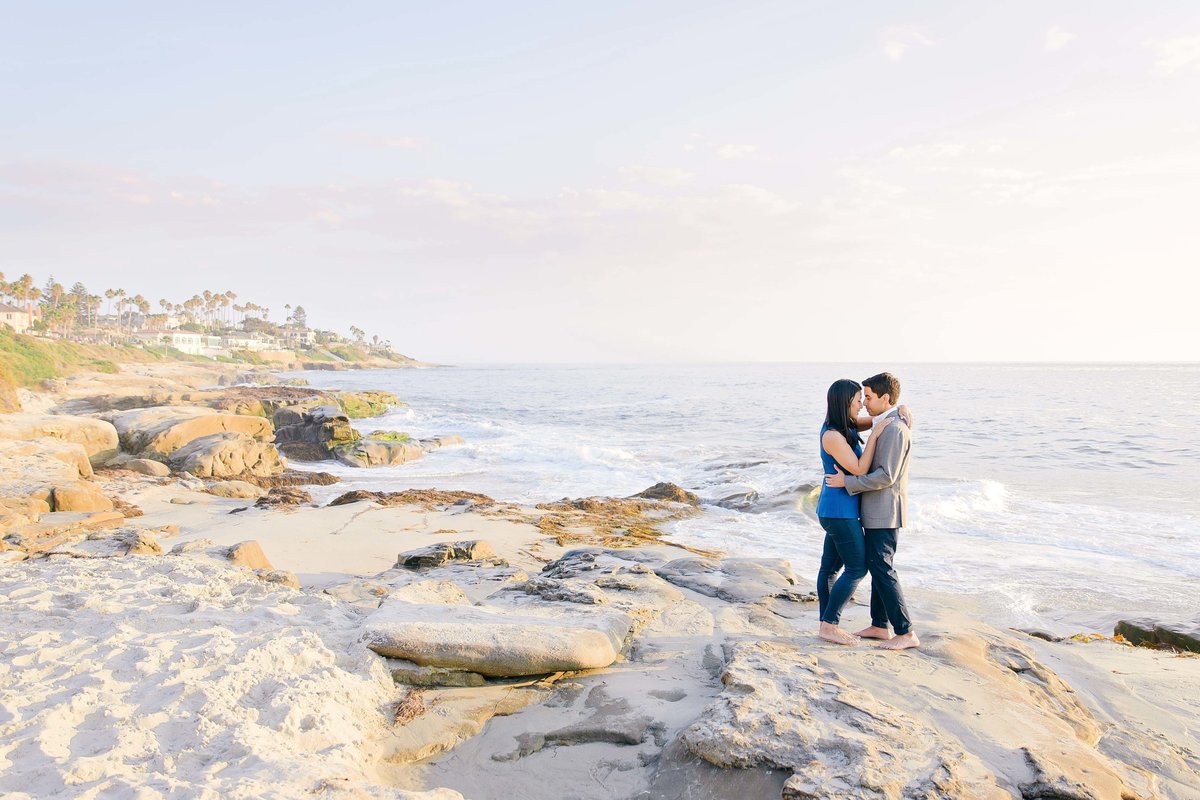 Babsie-Ly-Photography-Surprise-Proposal-Engagement-in-San-Diego-La-Jolla-Sunset-dreamy-beach-water-view-016