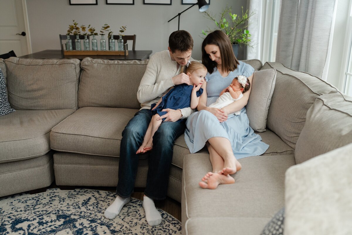 Relaxed-Newborn-Photography-in-Milwaukee-8