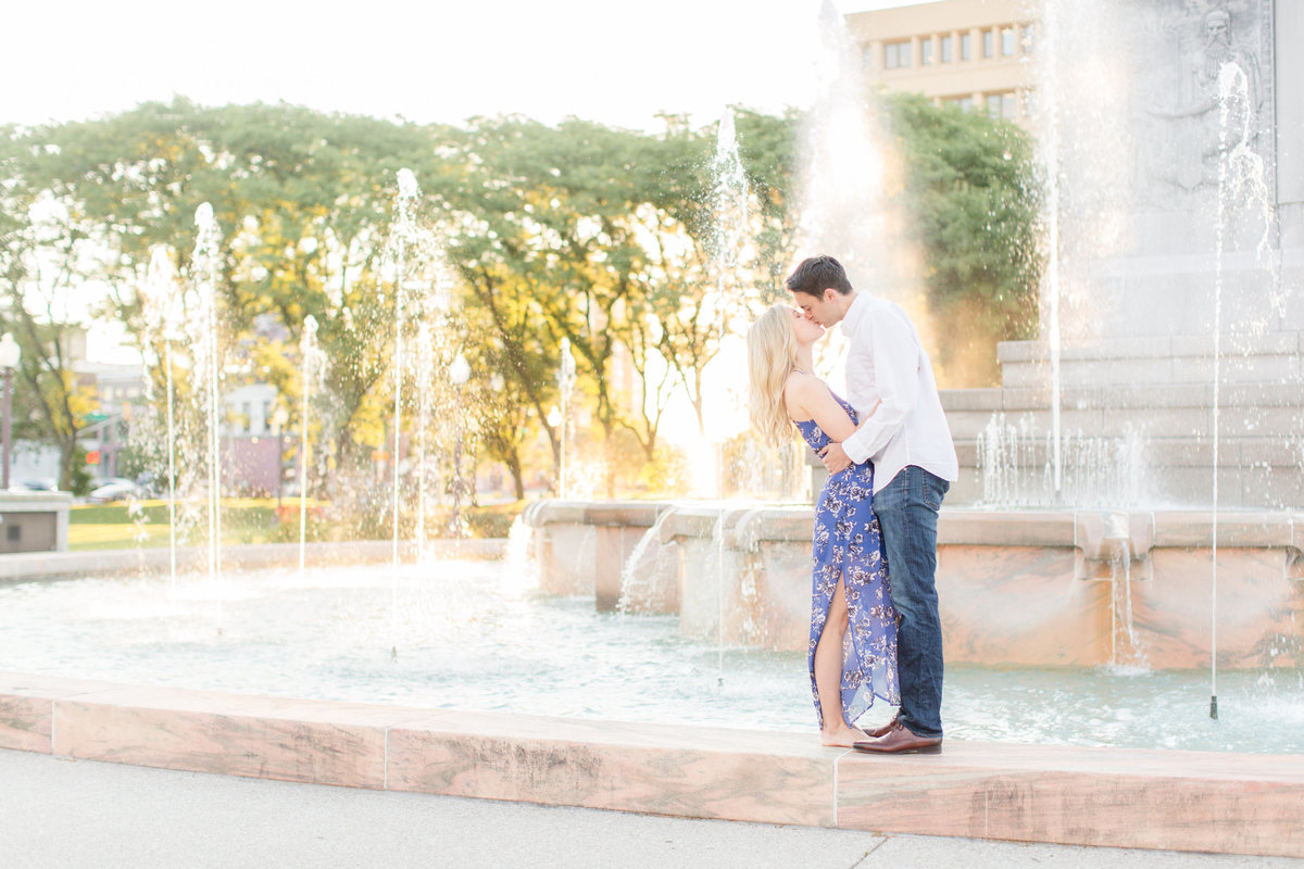 Indianapolis War Memorial Downtown Engagement Session Sunrise Sami Renee Photography-14