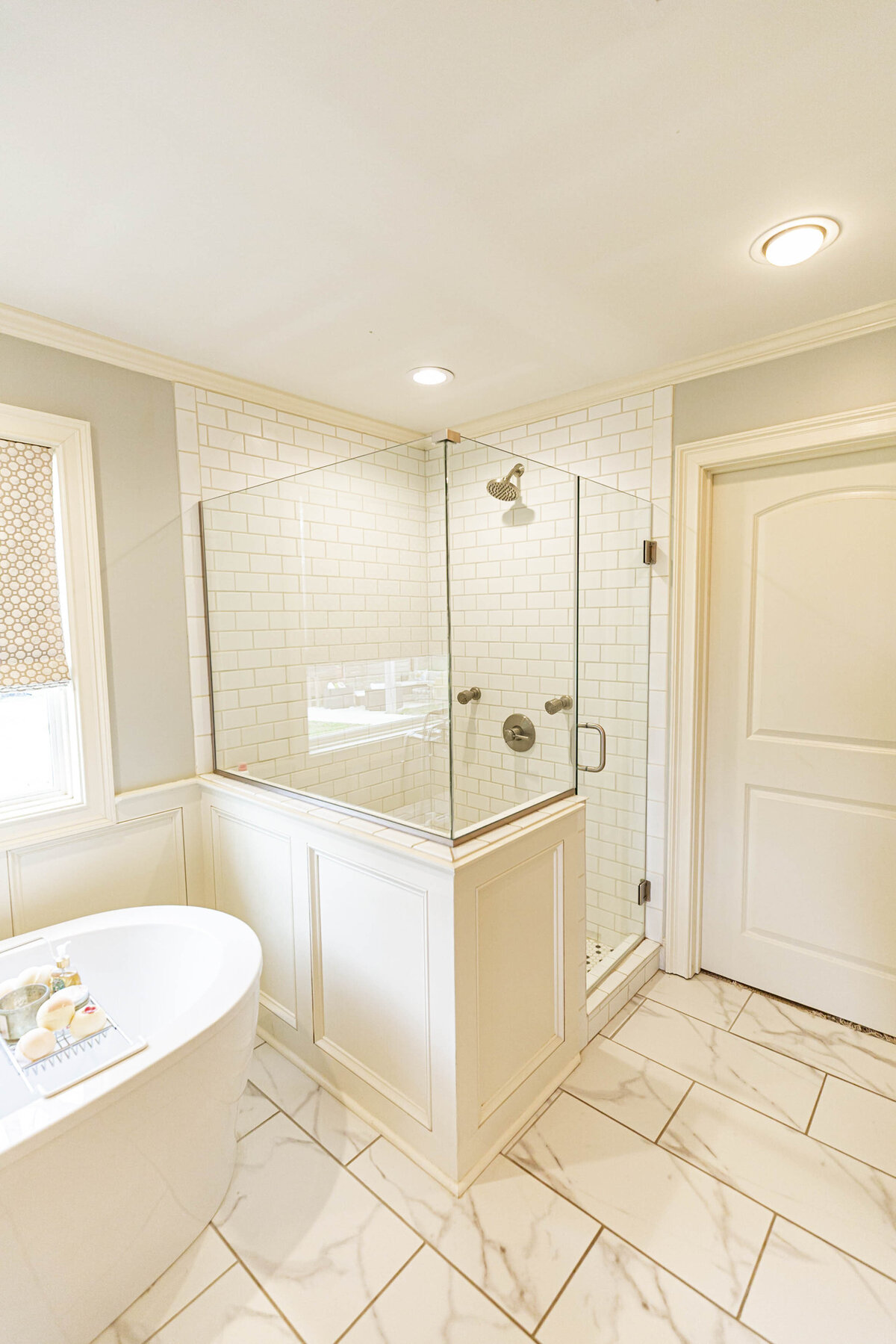 white-bright-airy-master-bath-renovation-moda-designs7