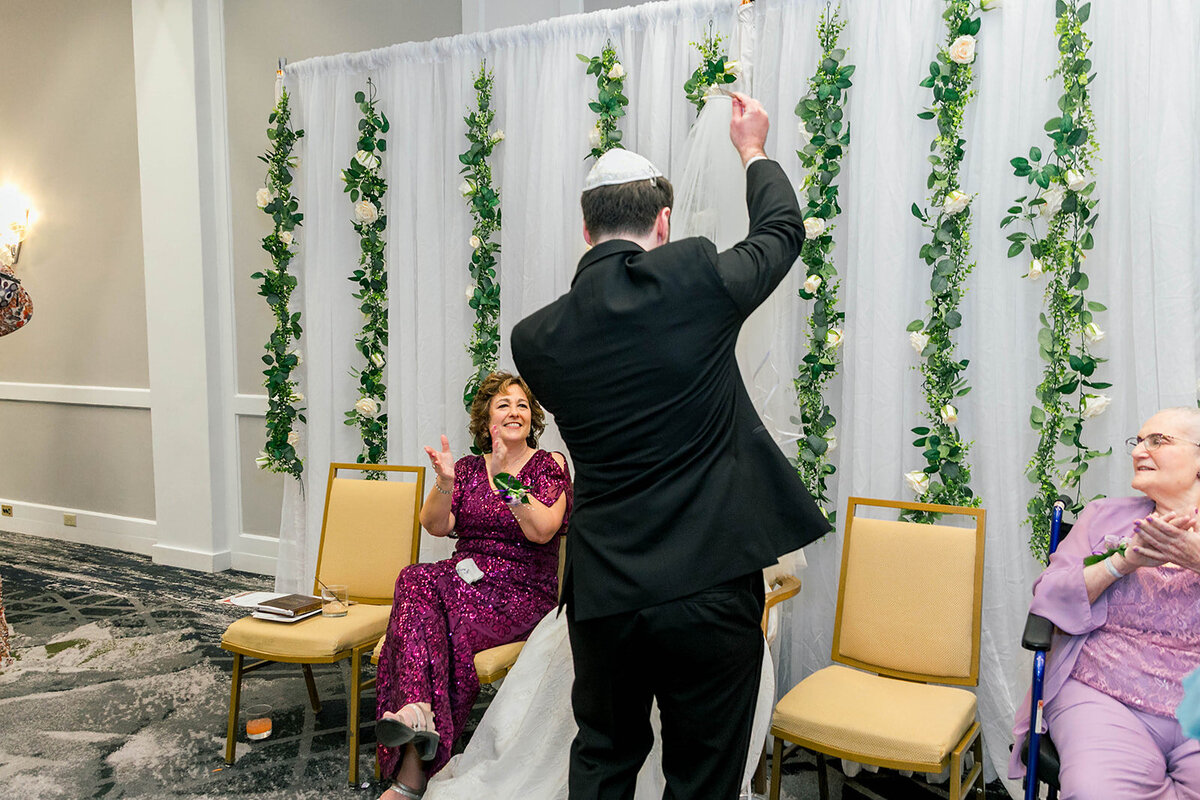 Eliana-Melmed-Photography-Chicago-LosAngeles-Jewish-WeddingPhotography-KabbalatPanim-00122