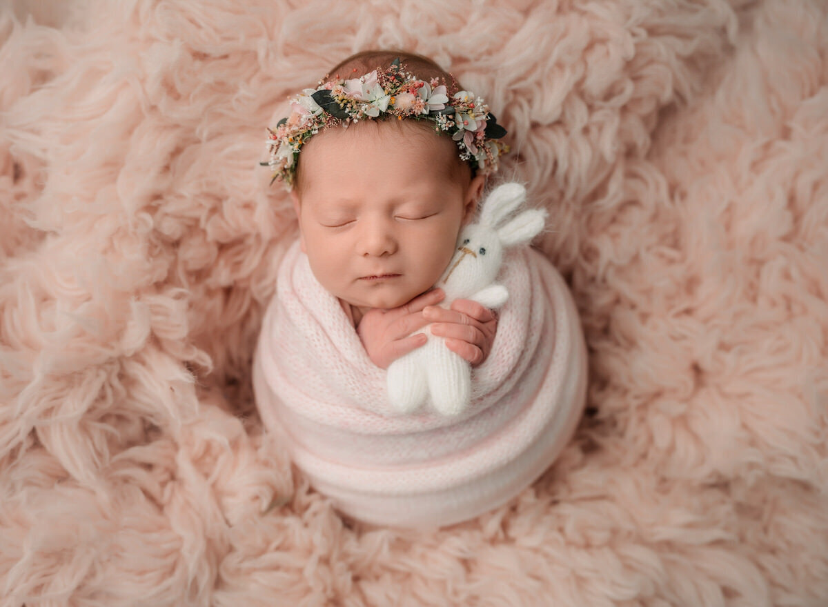 07 Charlotte wrapped newborn photography with props
