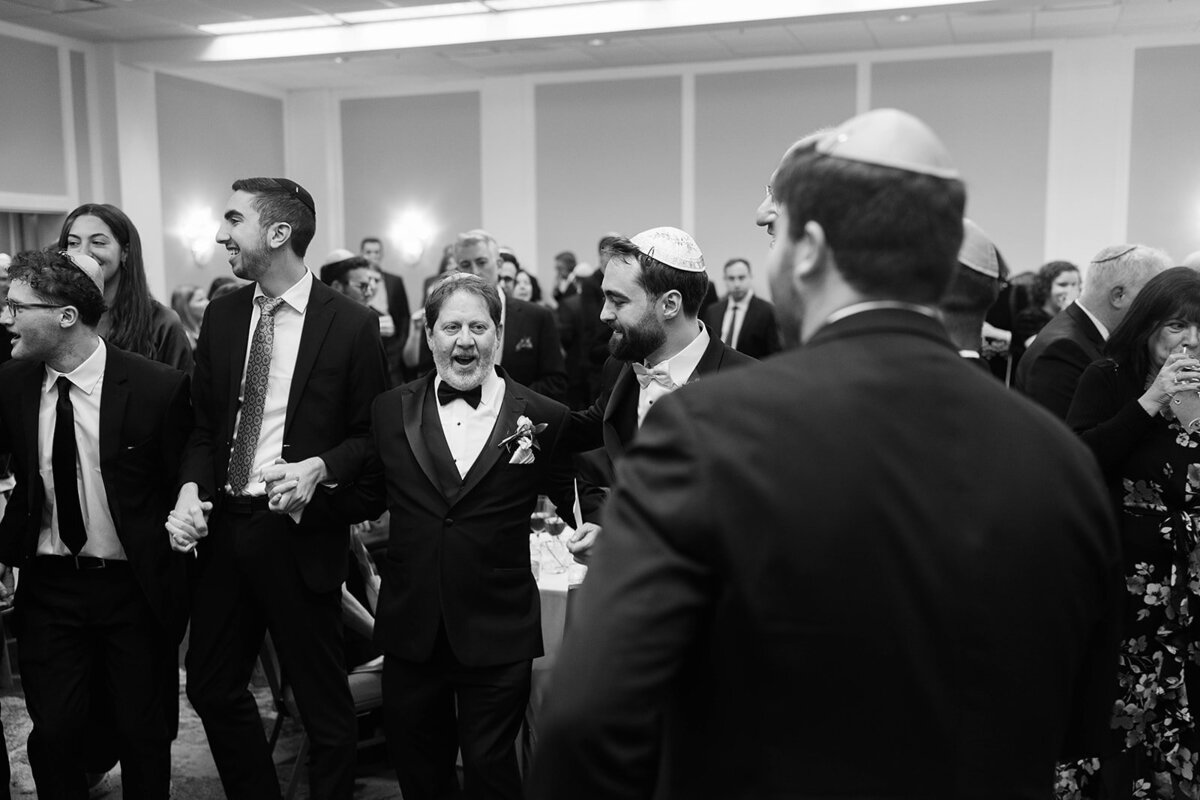 Eliana-Melmed-Photography-Chicago-LosAngeles-Jewish-WeddingPhotography-KabbalatPanim-00090